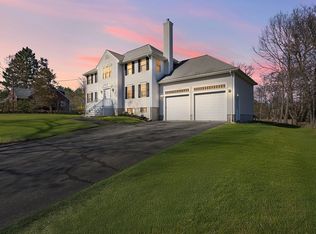 11 Chestnut Ave, Burlington, MA 01803