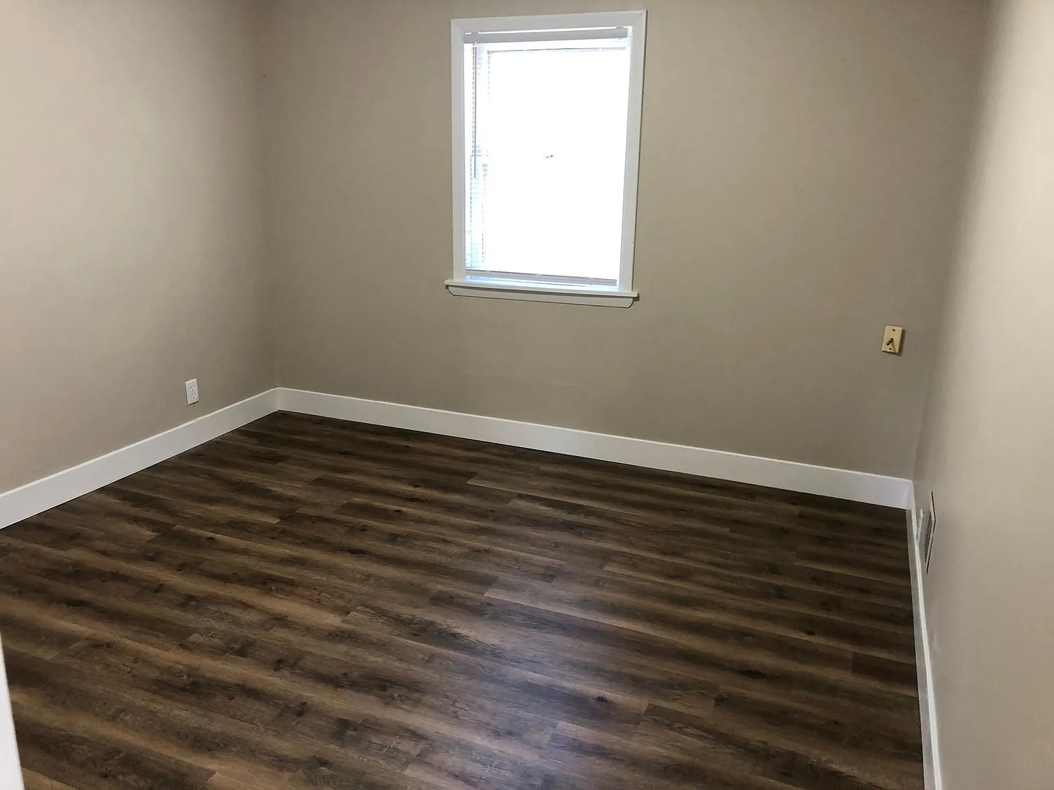 2 bed, 850 sqft, $875 — Photo 2