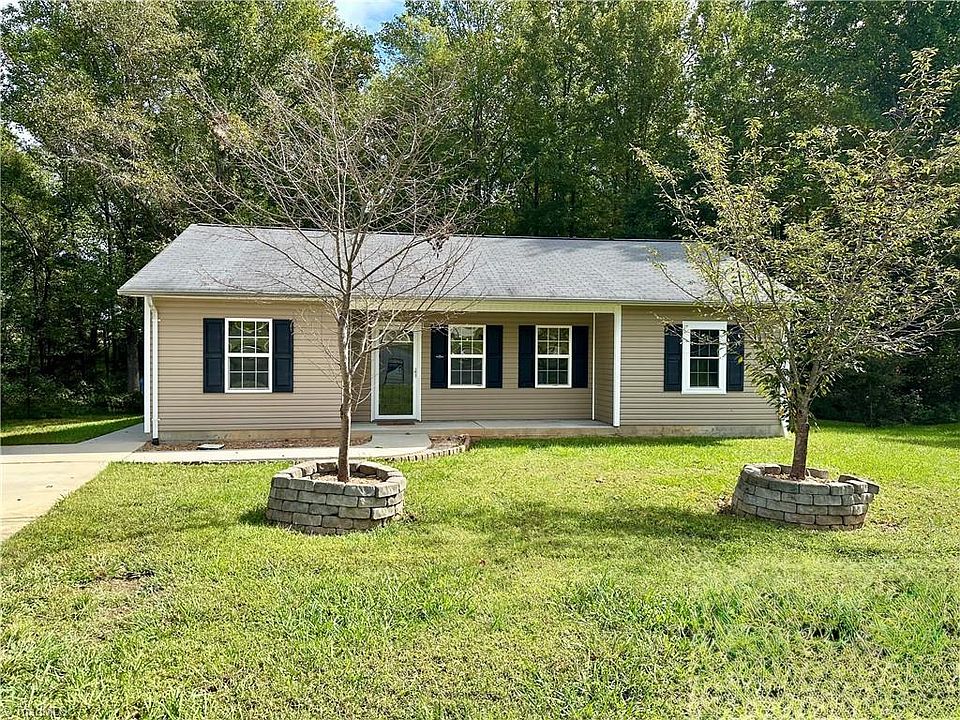 1st image of 111 Dundee Ct