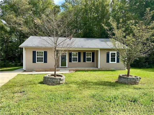 111 Dundee Ct, Maiden, NC 28650