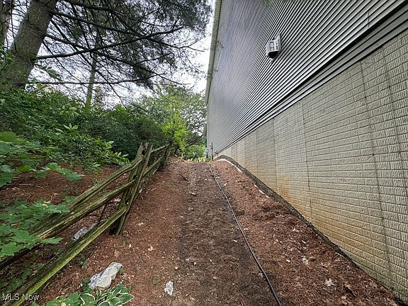 4th image of 1130 W Park Way