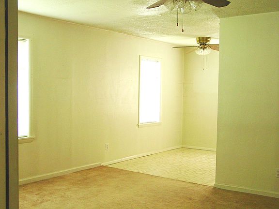 Eat in breakfast area with ceiling fan located just off the living room.