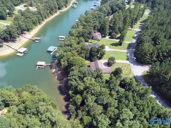 12 Valley Estates Dr, Houston, AL 35572