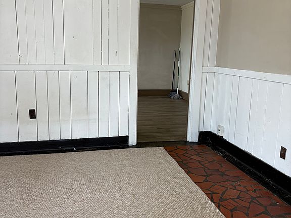 4th image of 523 Mentor Ave #2