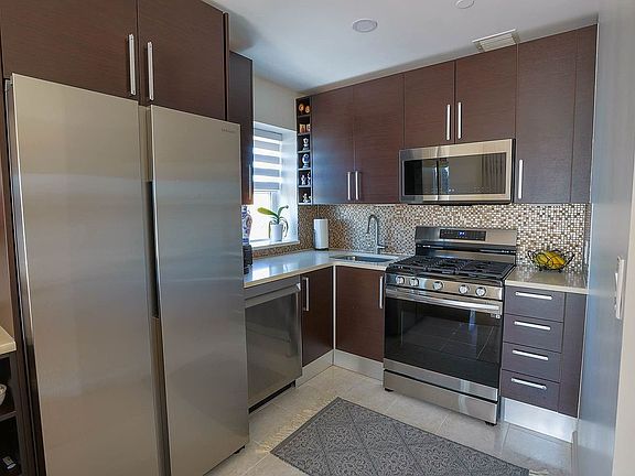 4th image of 1811 Avenue S #A