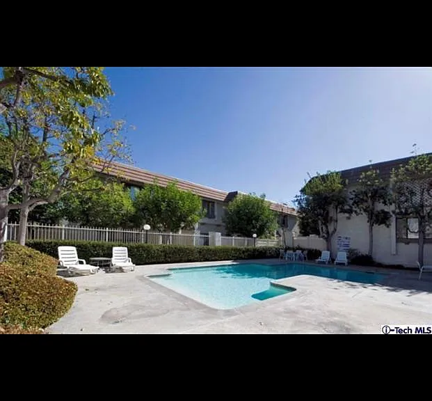 848 W Huntington Dr #40 — Photo 17