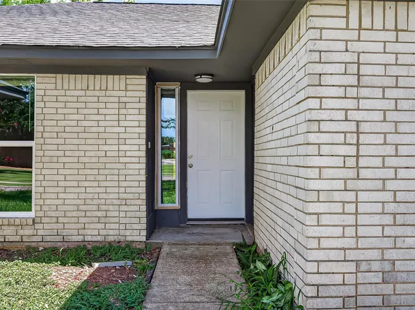 509 Southern Oaks Dr, Lake Jackson, TX 77566