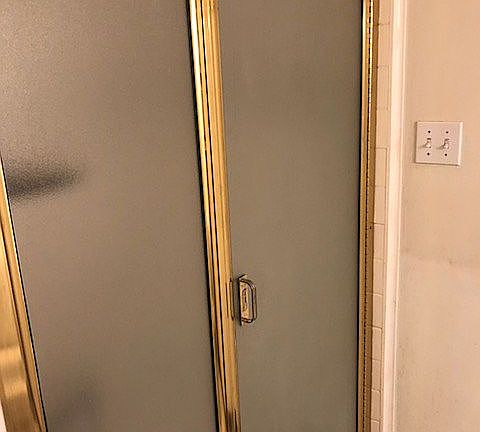 Lower floor large shower