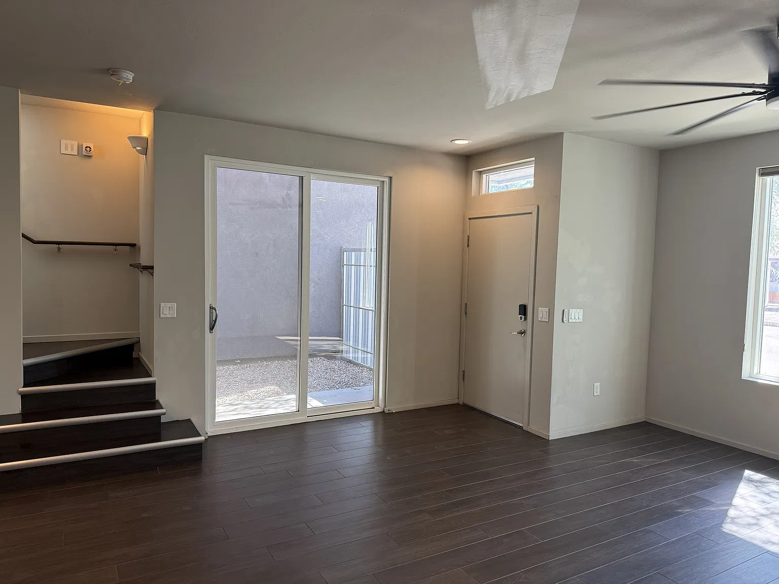 3 bed, 2.5 bath, 1624 sqft, $2,000 — Photo 3