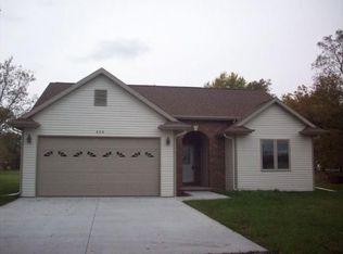 433 Harrison Ave, Omro, WI 54963