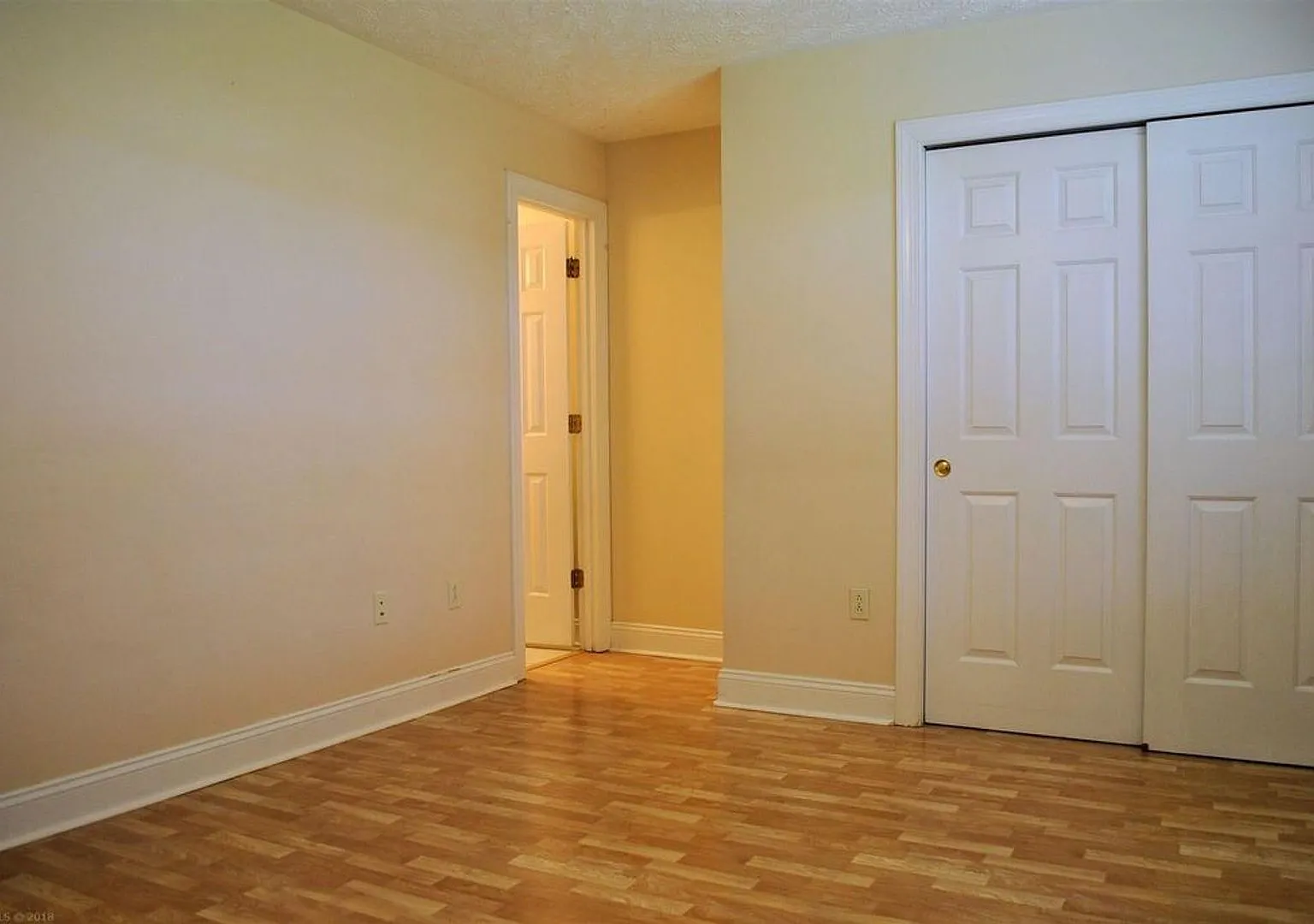 2 Bedroom 2 Bath Townhouse — Photo 4