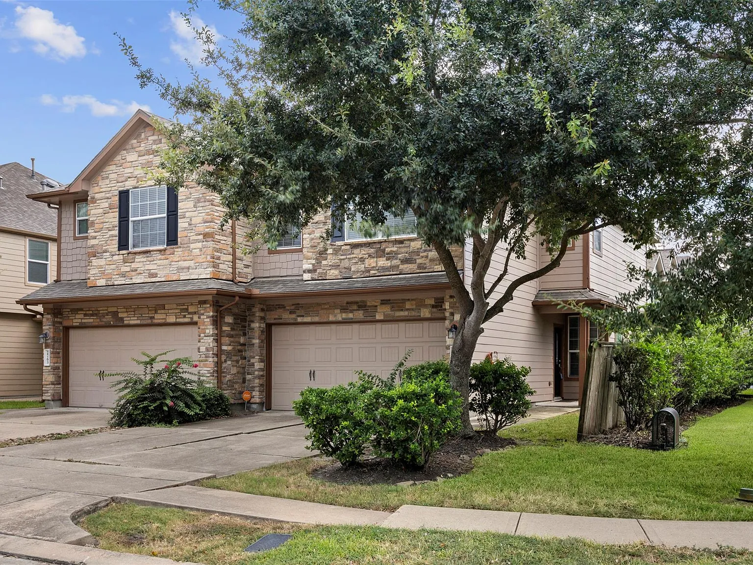 3 bed, 2.5 bath, 1497 sqft, $1,995 — Photo 1