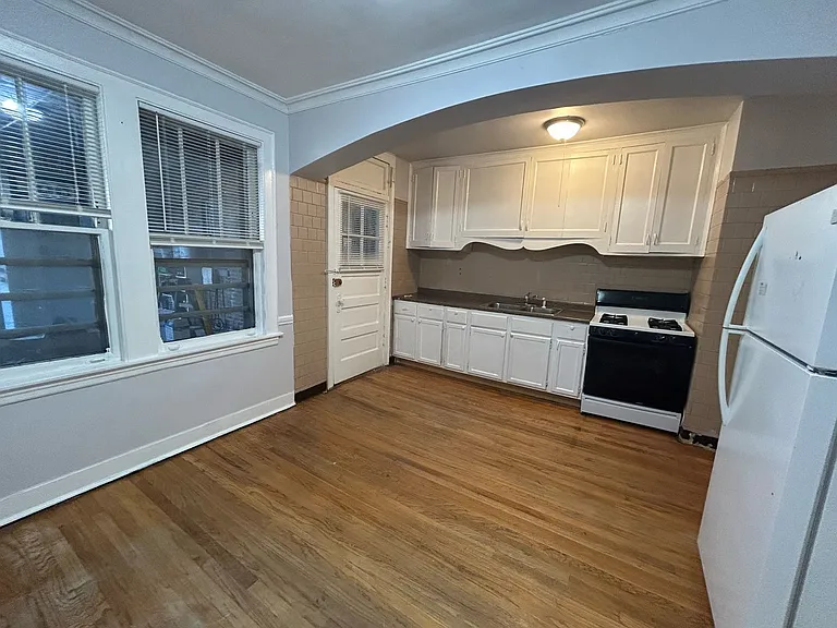 4334 W Lawrence Ave — Photo 2
