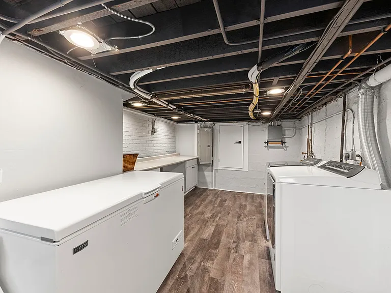 20 W Brown St — Photo 21