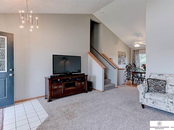 3rd image of 16474 Erskine St