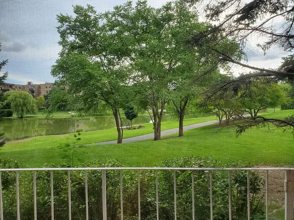 805 Leicester Rd #B118, Elk Grove Village, IL 60007