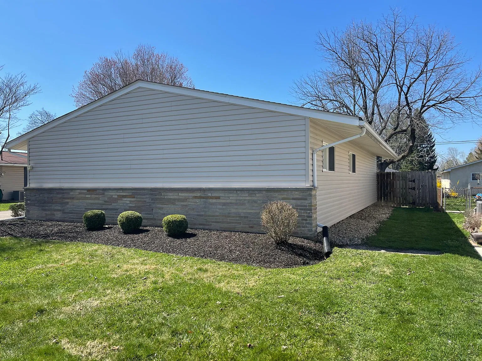 275 Flint Ridge Dr — Photo 2