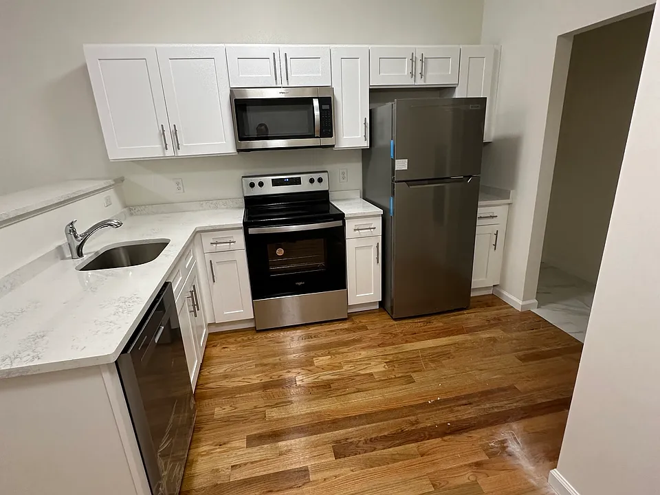 1269 Main St #319