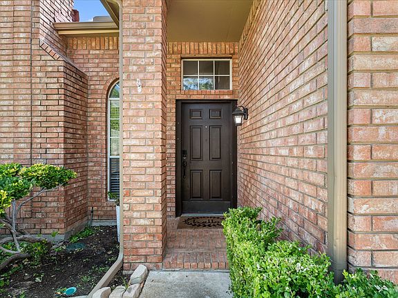 4th image of 2612 Southwestern Dr