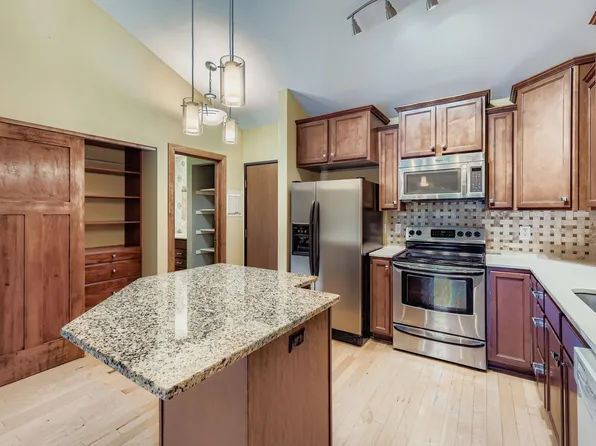 3850 Plymouth Blvd APT 318, Plymouth, MN 55446