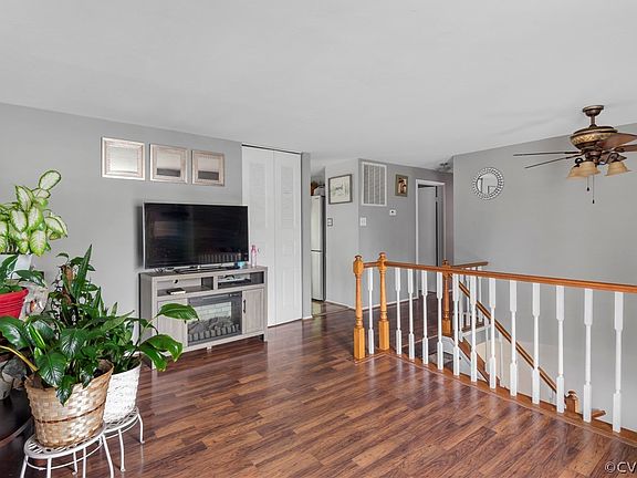 3rd image of 511 Lowell St