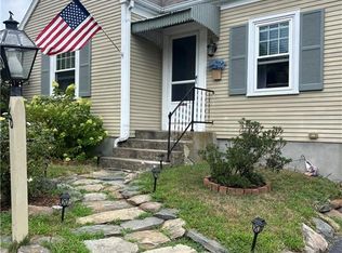 60 Oswald St, Pawtucket, RI 02861