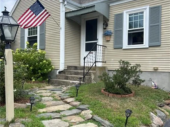 60 Oswald St, Pawtucket, RI 02861