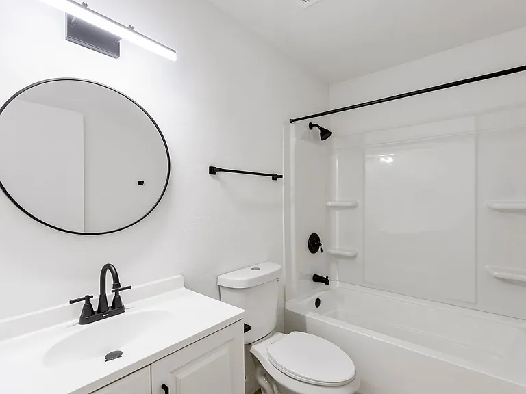 241 W Philadelphia Ave — Photo 6