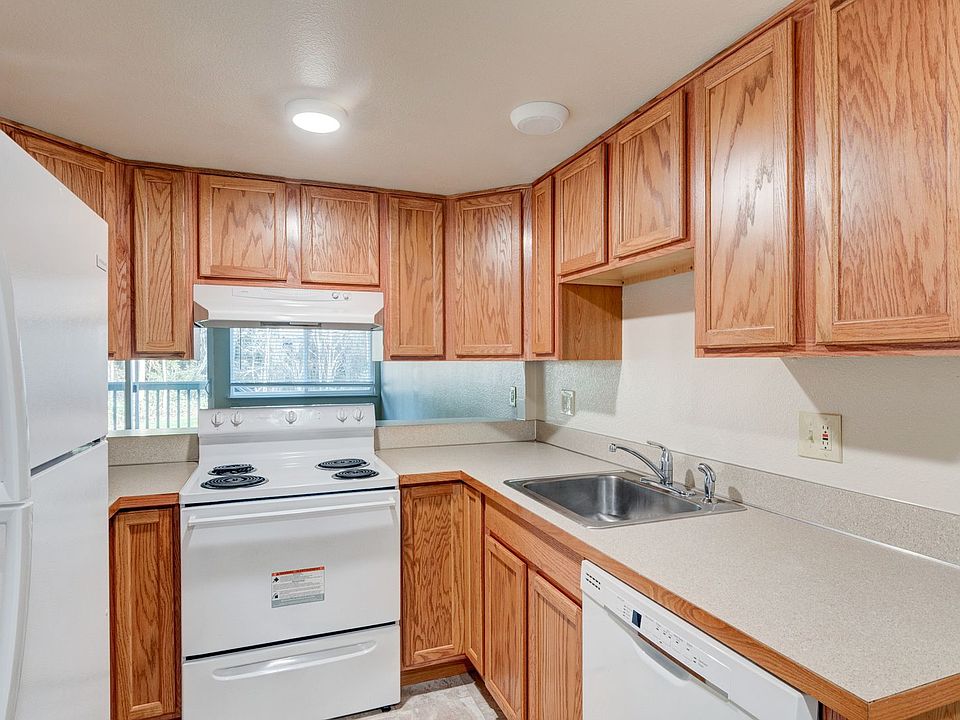 1st image of 935 SW Harrier Cir APT 5
