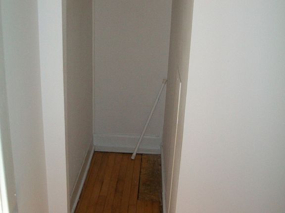 3rd image of 4010 N Kenmore Ave APT A4