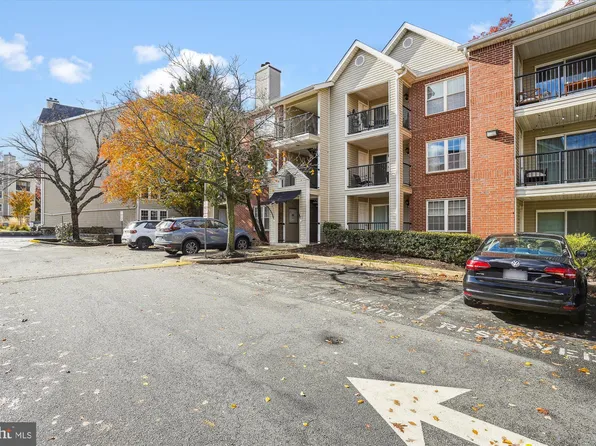 3305 Wyndham Cir APT 255, Alexandria, VA 22302
