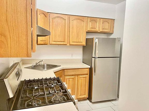 2nd image of 113 E 102nd St APT 4a