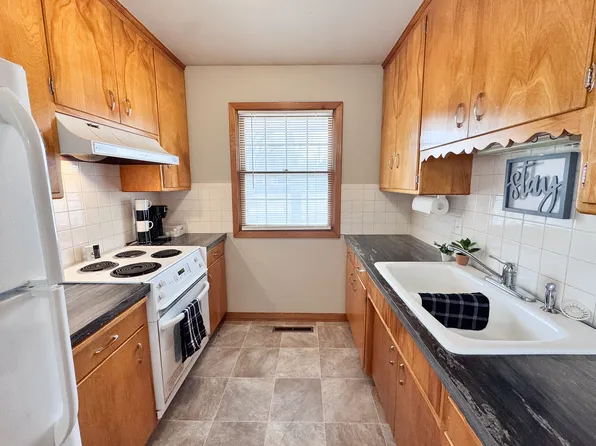 146 Wedgewood Dr, Lincoln, NE 68510