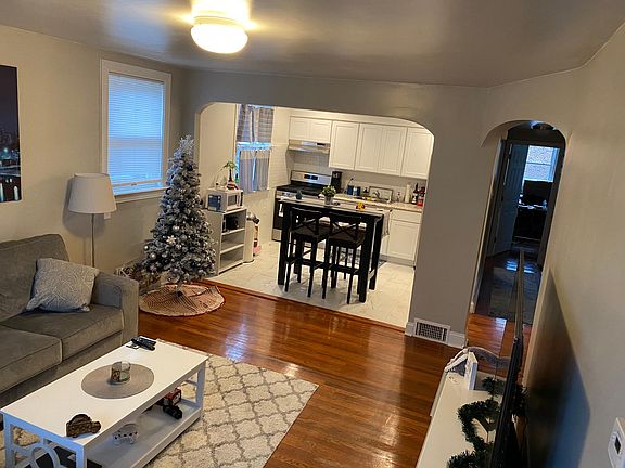 2nd image of 702 Brighton St Floor 1