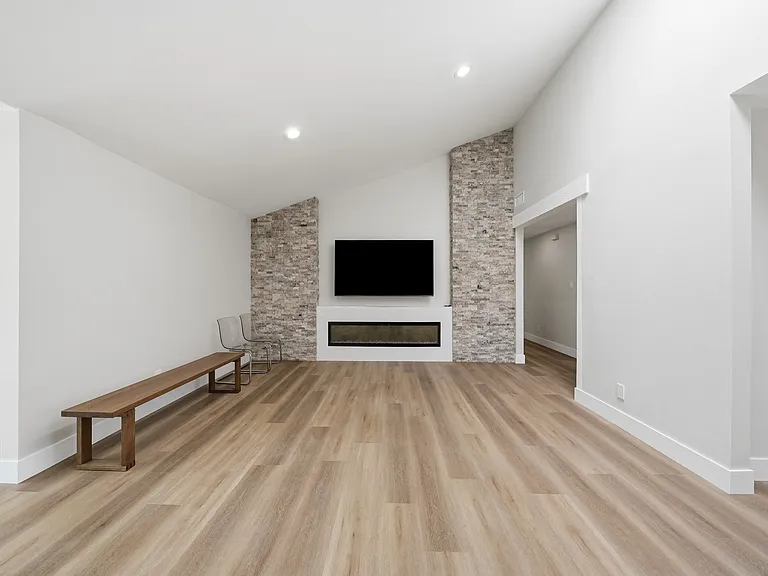 1814 N San Antonio Ave — Photo 13