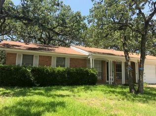 140 Ravenswood Dr, Bedford, TX 76022