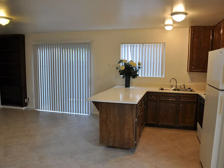 Mira Monte Apartments — Photo 10