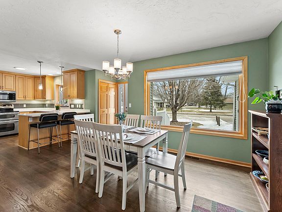 4th image of 2201 16th Ave SW