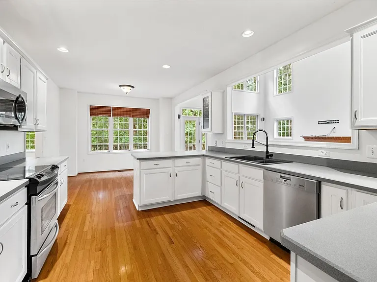 4107 Lakeview Pkwy — Photo 11
