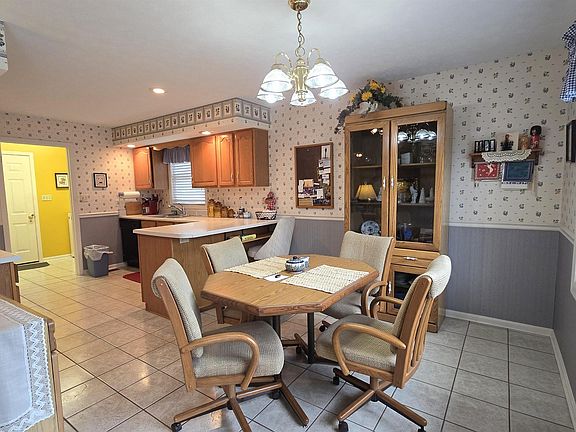5th image of 2940 Nicole Dr