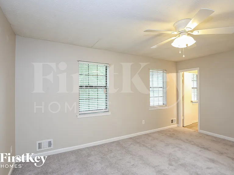 3800 Charlotte Dr — Photo 6