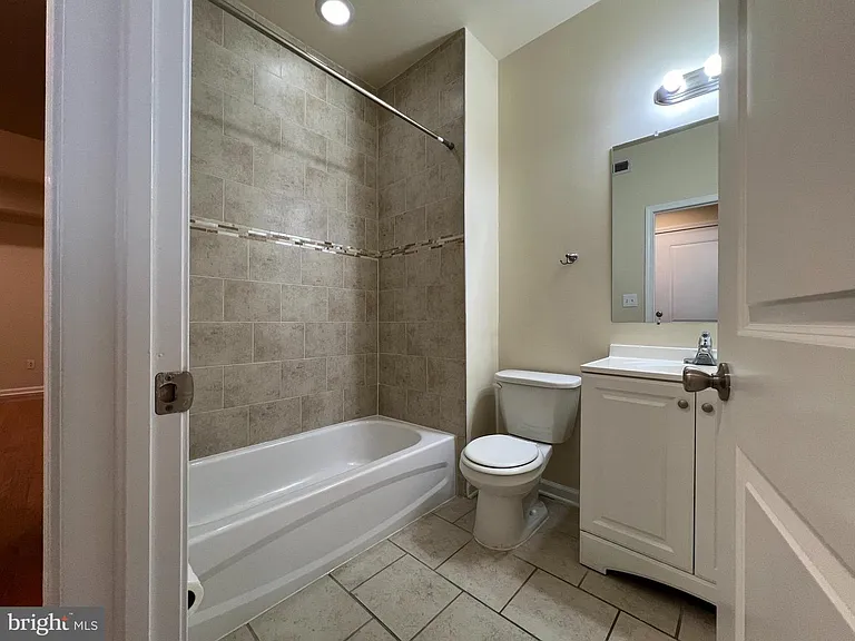 1516 W Diamond St #D — Photo 7