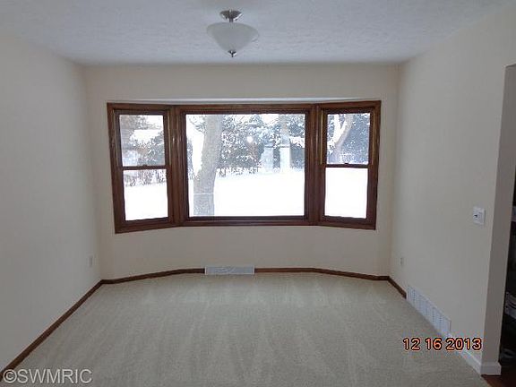 3rd image of 1745 Greenbriar Dr