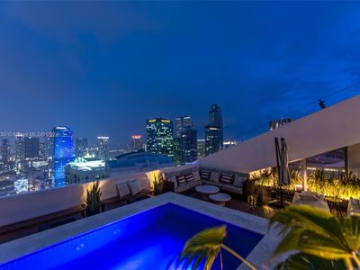 68 SE 6th St PENTHOUSE 4303, Miami, FL, 33130