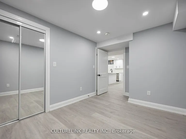 358 Cornell Centre Blvd #BASEMENT — Photo 6
