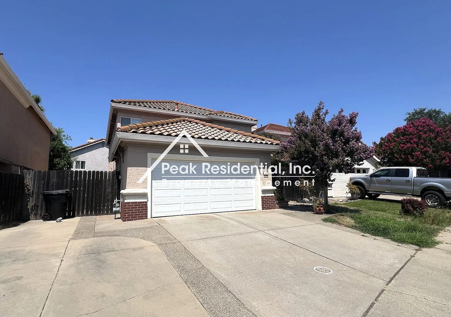Very Nice 4bd/3ba Roseville House With 2 Car Garage And Pool! — Photo 2