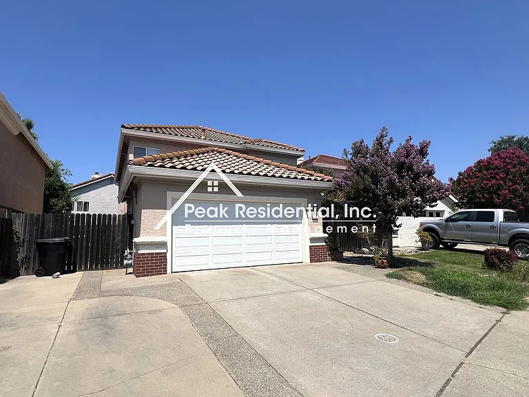402 Harlow Ct — Photo 2