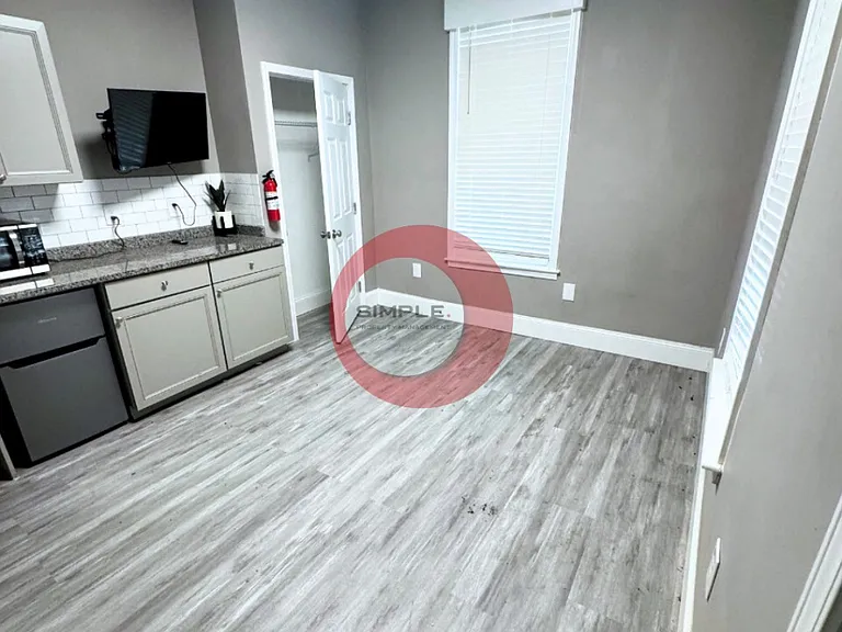 112 N 10th St #2B — Photo 1