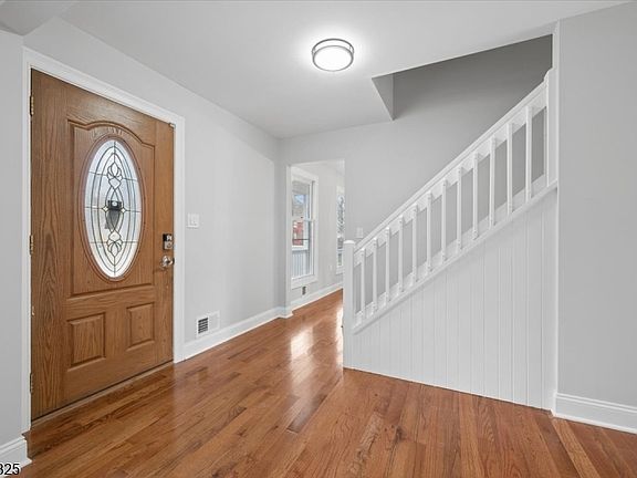 4th image of 315 Hudson Ave