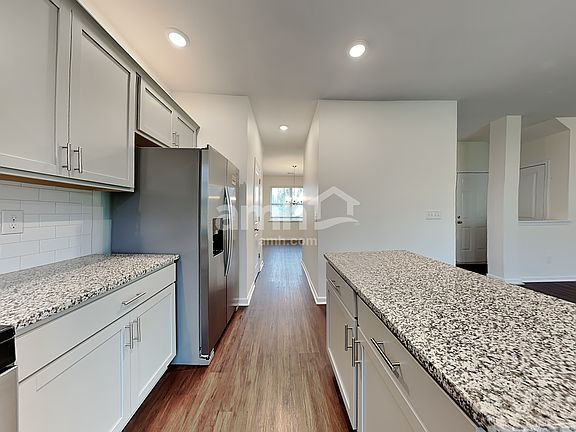 3rd image of 122 Preservation Dr